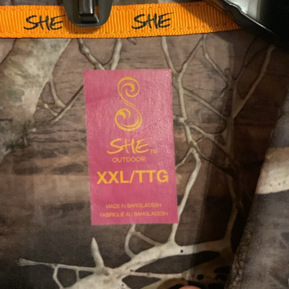 She Outdoors Camo button down shirt - Picture 2 of 2